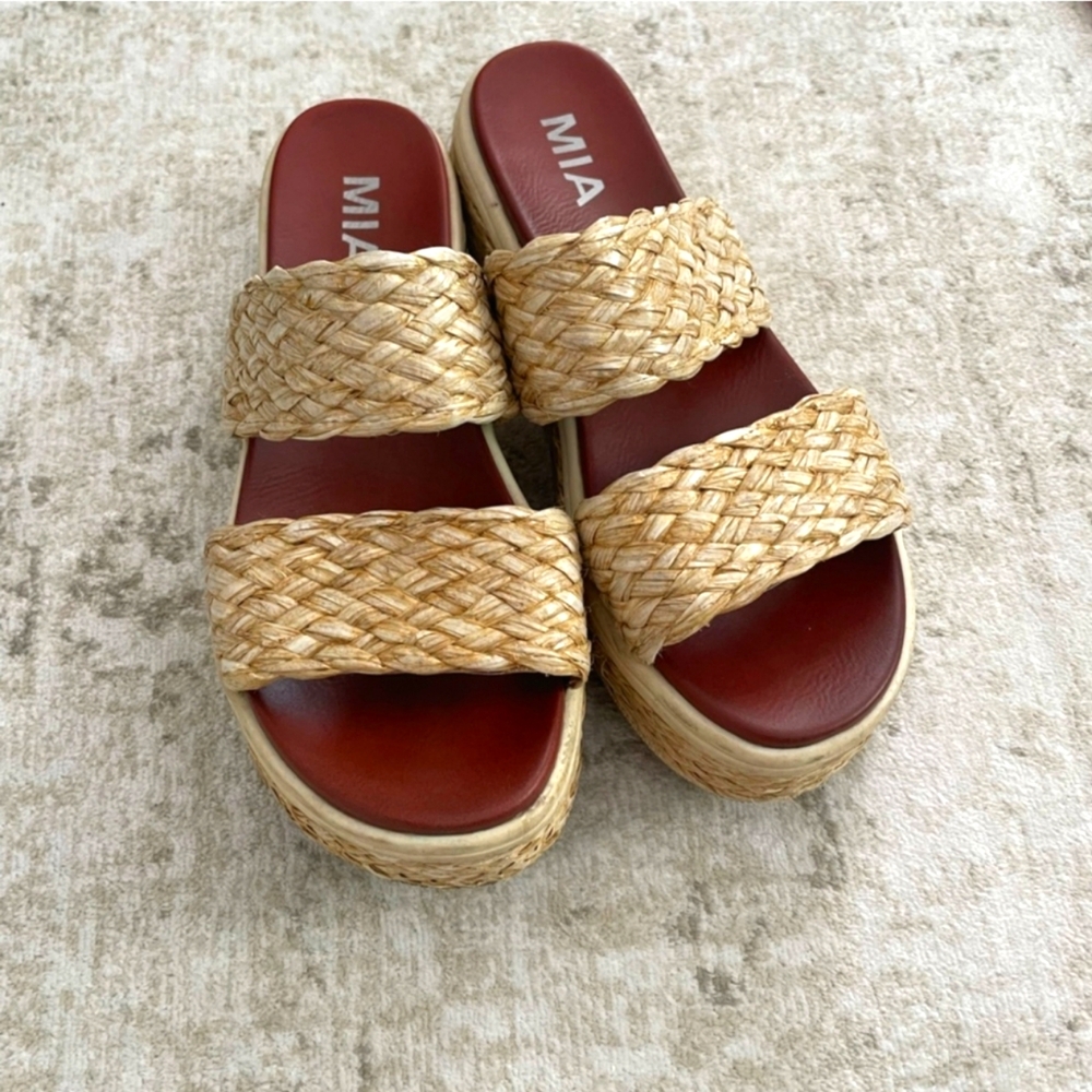 MIA Women's Tan Woven Sandals